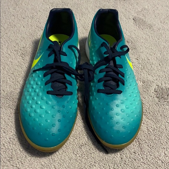 Nike MagistaX Shoes - Unisex - Picture 3 of 6